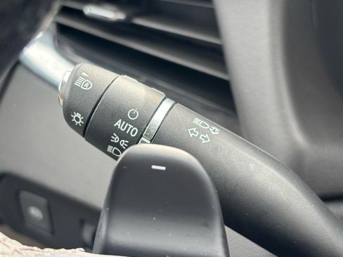 Certified 2023 Buick Enclave Essence image 20