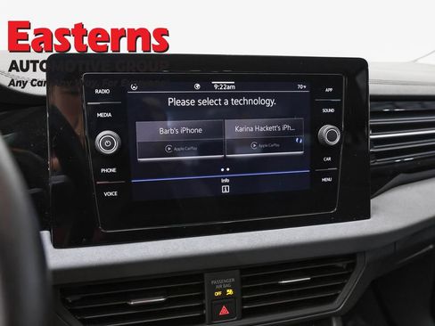 Used 2025 Volkswagen Jetta SE FWD image 18