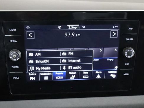 Used 2025 Volkswagen Jetta SE FWD image 30