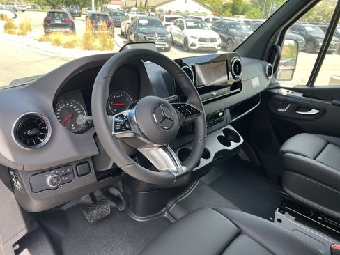 New 2026 Mercedes-Benz Sprinter 2500 image 17