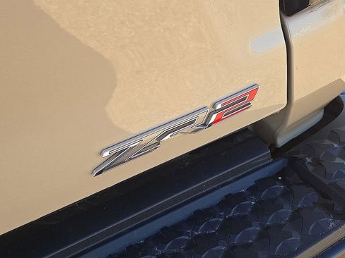 Used 2024 Chevrolet Colorado ZR2 w/ Technology Package image 12