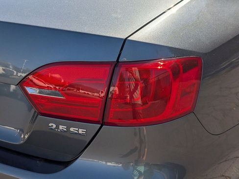 Used 2013 Volkswagen Jetta SE FWD image 12