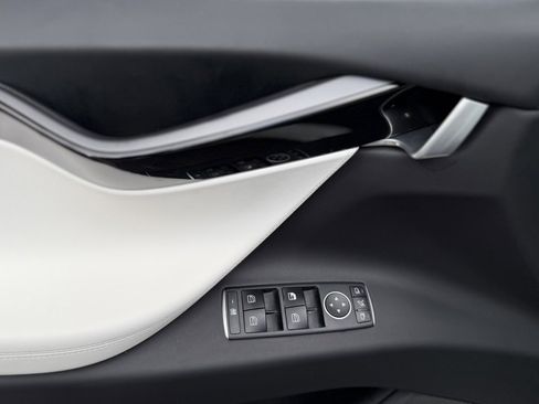 Used 2020 Tesla Model X Long Range image 28