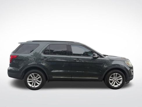 Used 2016 Ford Explorer XLT w/ Equipment Group 201A image 4