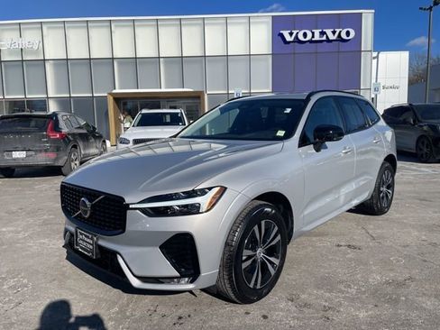 Certified 2025 Volvo XC60 B5 Core image 1