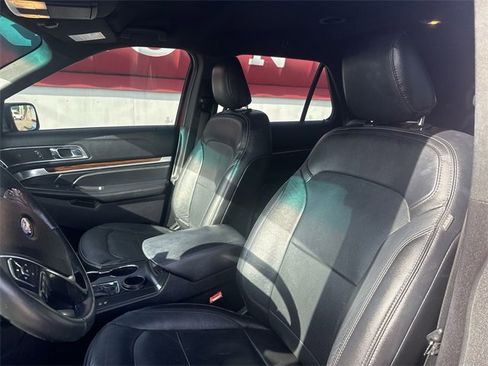 Used 2019 Ford Explorer Limited w/ Class III Trailer Tow Package image 11