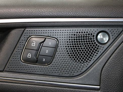 Used 2021 Ford Edge Titanium image 30