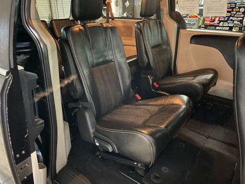 Used 2019 Dodge Grand Caravan SXT FWD image 19
