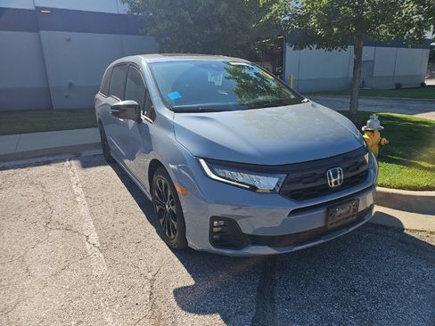 Used 2025 Honda Odyssey Sport-L image 3