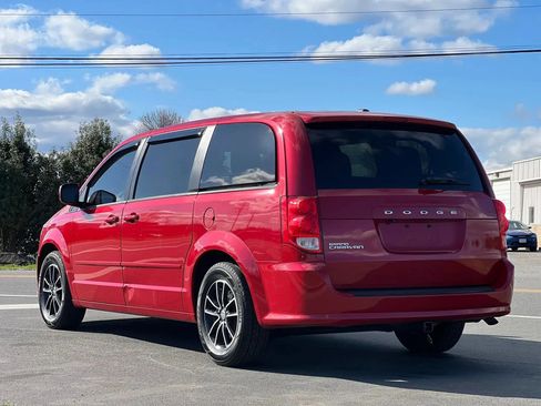 Used 2014 Dodge Grand Caravan SXT w/ UConnect Hands-Free Group FWD image 3