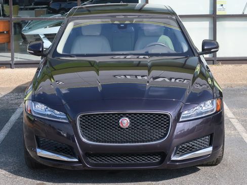 Used 2017 Jaguar XF Prestige image 4