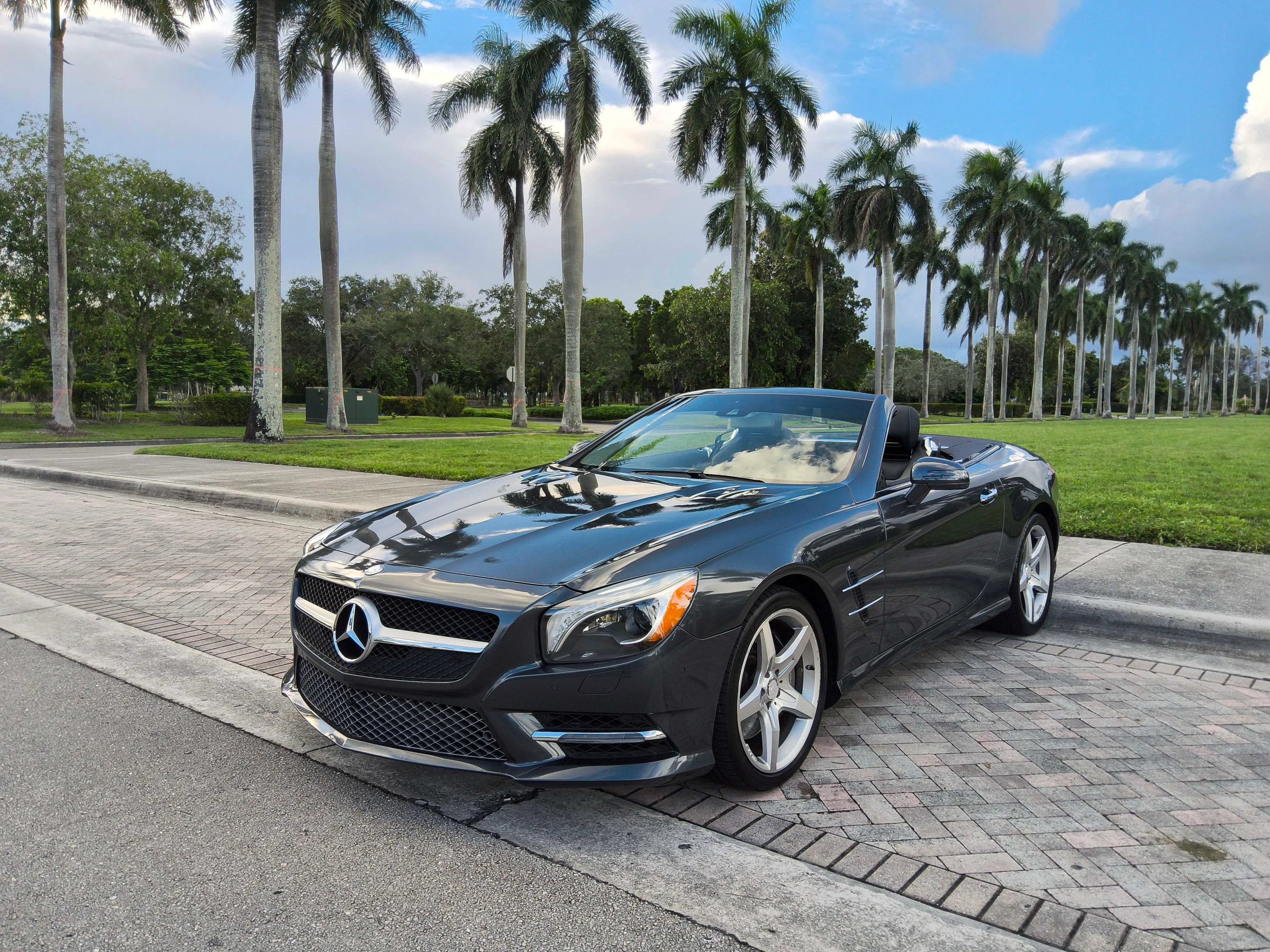 Used 2014 Mercedes-Benz SL 550 image 3