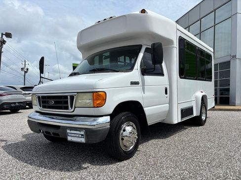 Used 2006 Ford E-350 and Econoline 350 Super Duty RWD image 9