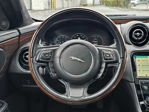 Used 2019 Jaguar XJ L Portfolio RWD image 19
