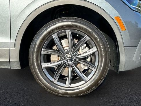 Used 2024 Volkswagen Tiguan SE image 31