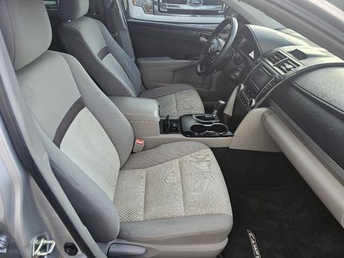 Used 2014 Toyota Camry L image 18