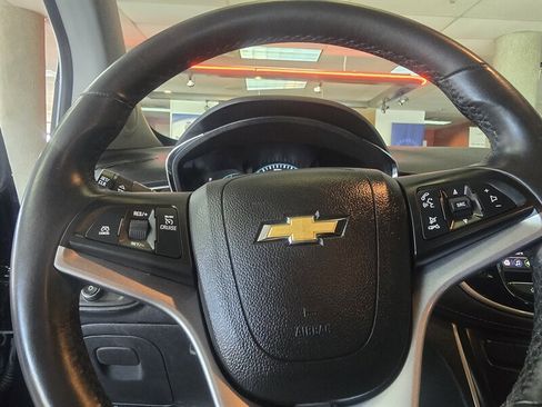 Used 2021 Chevrolet Trax LT w/ Midnight Edition image 26