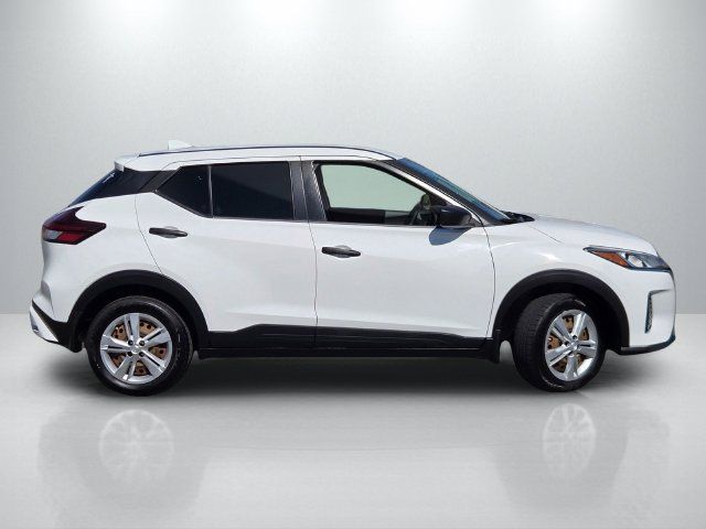 Used 2021 Nissan Kicks S FWD image 3