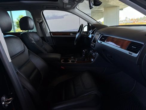 Used 2014 Volkswagen Touareg VR6 AWD/4WD image 23