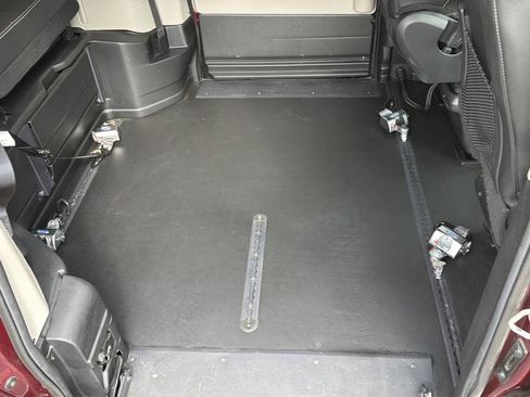 Used 2019 Dodge Grand Caravan SXT FWD image 9