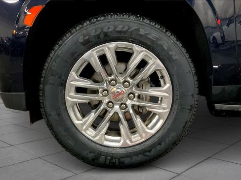 Used 2021 GMC Yukon SLT w/ SLT Premium Package image 11