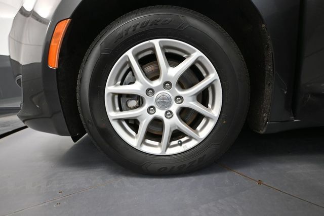 Used 2020 Chrysler Pacifica Touring-L FWD image 12