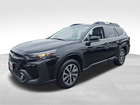 Certified 2025 Subaru Outback Premium image 3