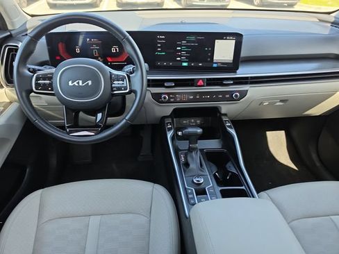 Certified 2025 Kia Sorento S FWD image 7