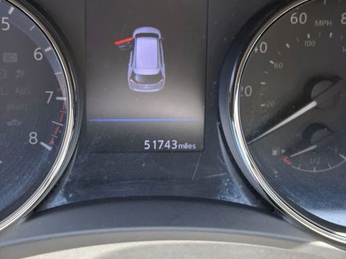 Used 2018 Nissan Rogue SL w/ Premium Package FWD image 9