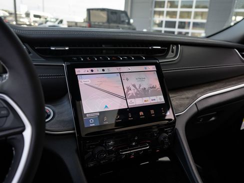 New 2025 Jeep Grand Cherokee L Limited AWD/4WD image 25