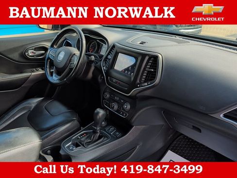 Used 2020 Jeep Cherokee Latitude Plus w/ Cold Weather Group AWD/4WD image 12