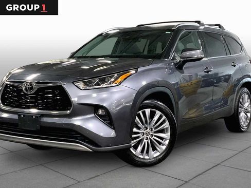 Used 2023 Toyota Highlander Platinum AWD/4WD image 1
