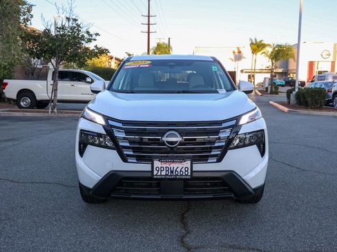 Used 2025 Nissan Rogue SV image 9