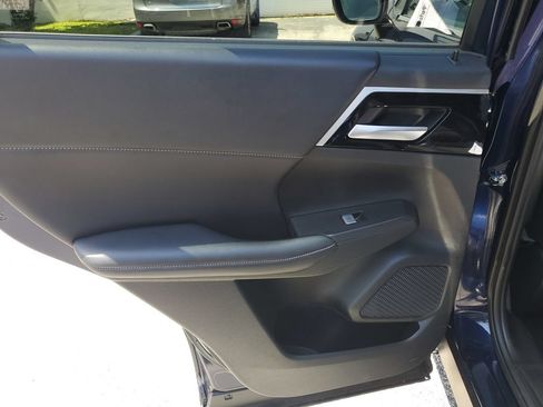Used 2024 Mitsubishi Outlander FWD image 12