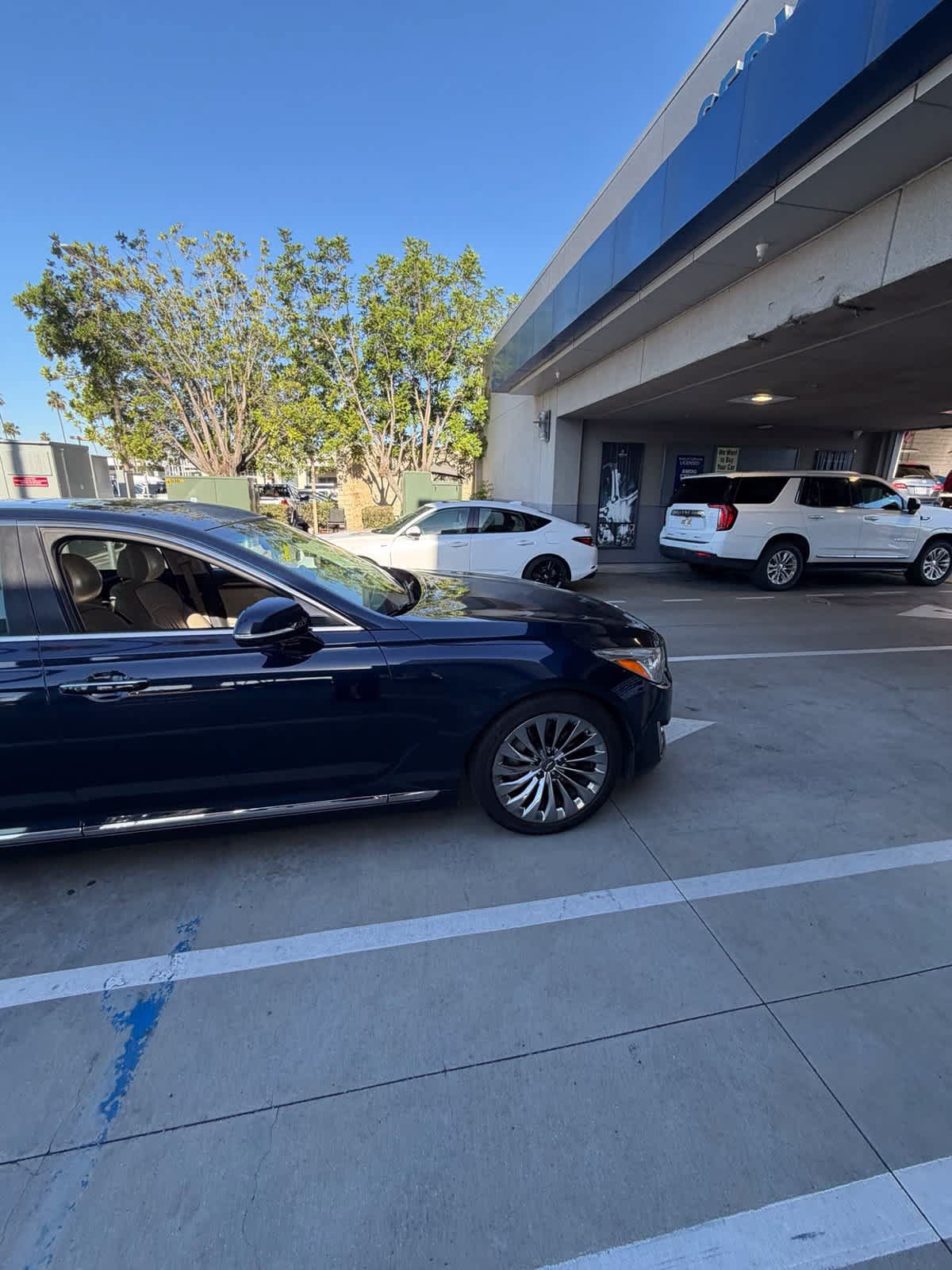 Used 2018 Genesis G90 5.0 Ultimate RWD image 4