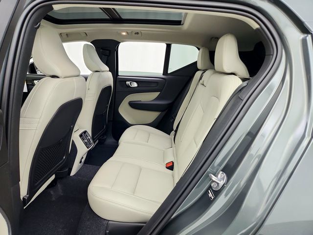 New 2026 Volvo XC40 B5 Ultra w/ Climate Package AWD/4WD image 24