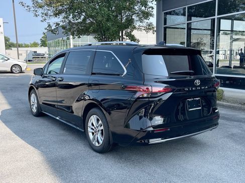 Used 2026 Toyota Sienna Limited FWD image 14
