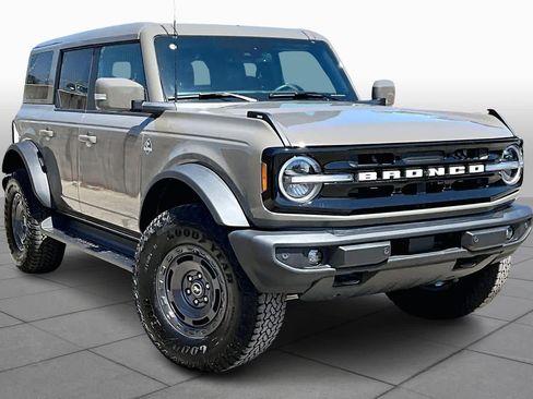 Used 2025 Ford Bronco Outer Banks w/ Sasquatch Package image 3