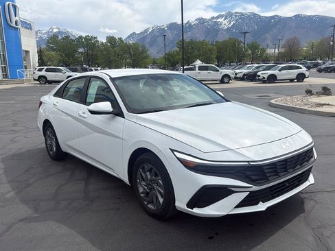 Used 2025 Hyundai Elantra Blue image 5