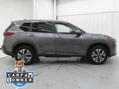 Used 2023 Nissan Rogue SV image 2