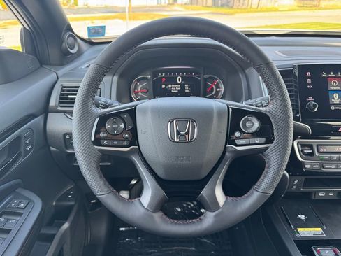 Used 2025 Honda Passport Black Edition image 8