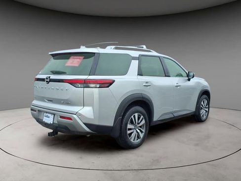 Used 2024 Nissan Pathfinder SL image 9