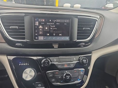 Used 2023 Chrysler Voyager LX image 19