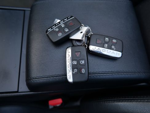 Used 2017 Jaguar F-TYPE Convertible image 31