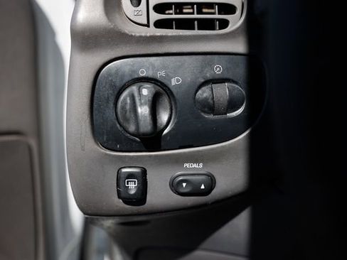 Used 2002 Ford Expedition XLT image 46