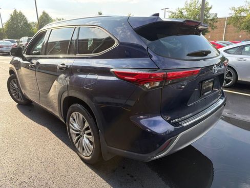 Used 2022 Toyota Highlander Platinum AWD/4WD image 10