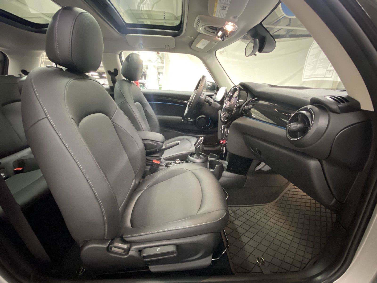 Used 2023 MINI Cooper 2-Door Hardtop FWD image 29