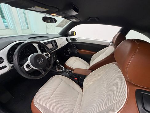 Used 2015 Volkswagen Beetle 1.8T Classic FWD image 14