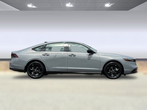 Certified 2025 Honda Accord SE image 7