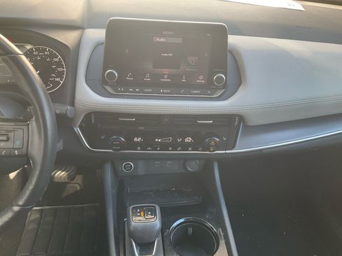 Used 2022 Nissan Rogue SV w/ SV Premium Package image 23